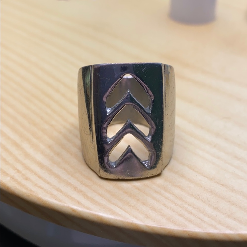 Large ring - Picture 2 of 5